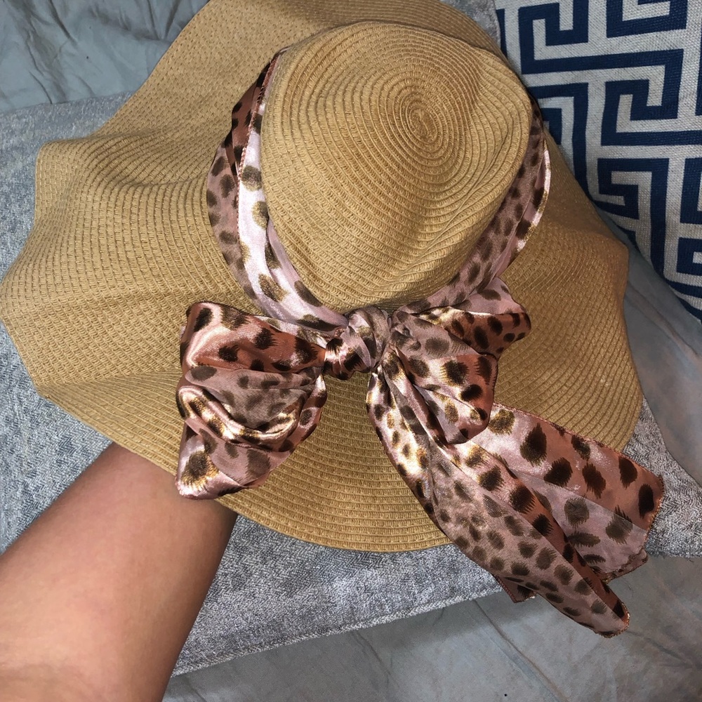 Beach hat - Picture 2 of 3